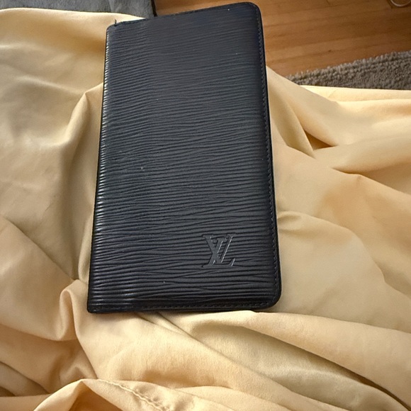 Louis Vuitton Textured Black Wallet - Picture 3 of 13